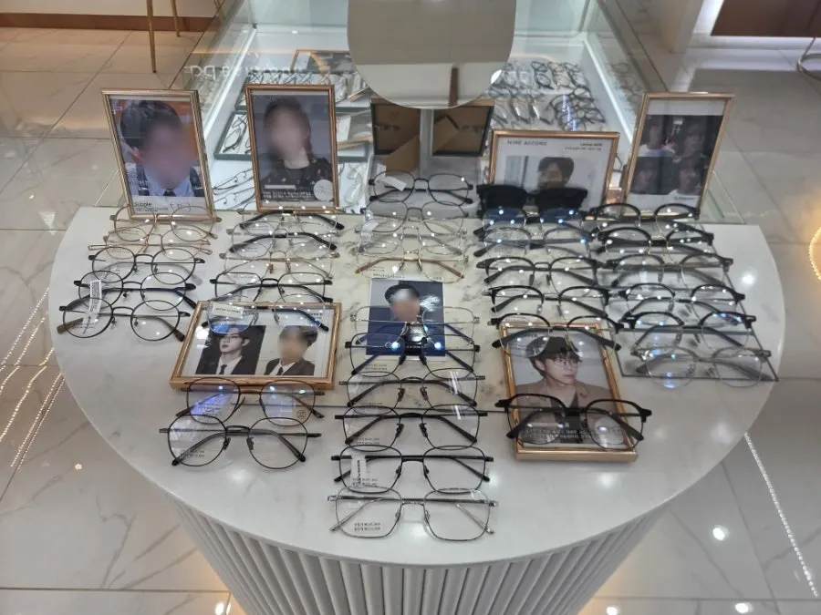 Budget-friendly frame display