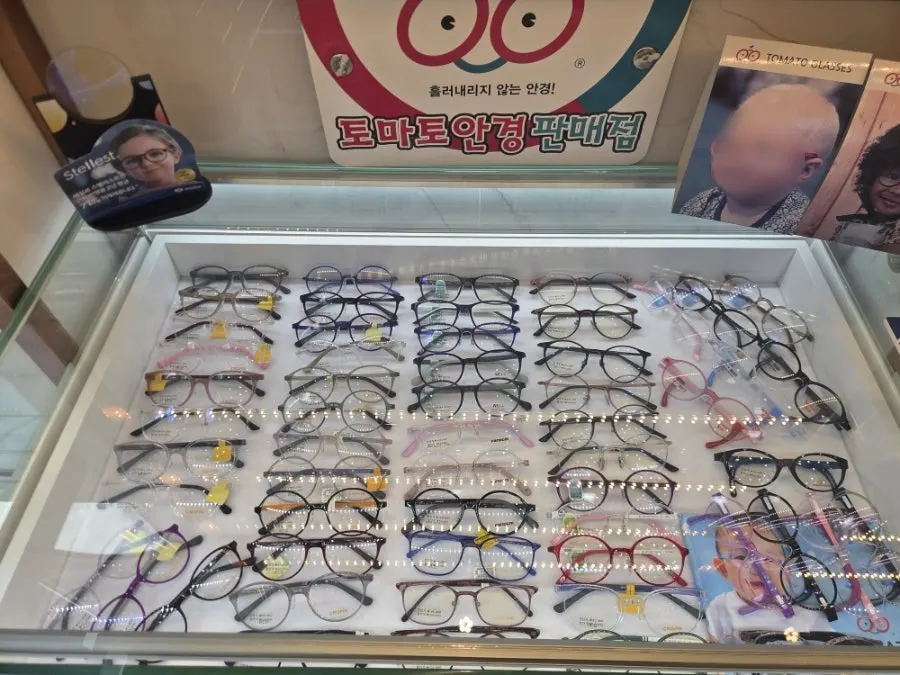 Tomato Glasses baby frame display