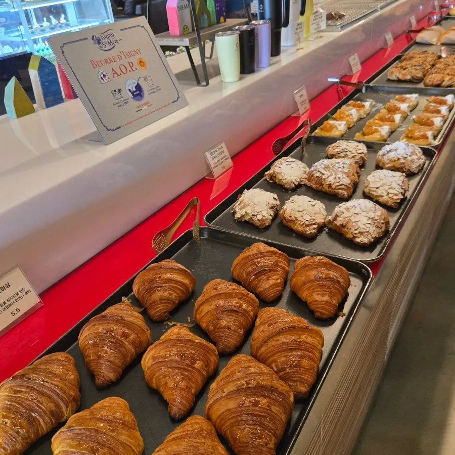 Bread selection at the Barirus bakery display case