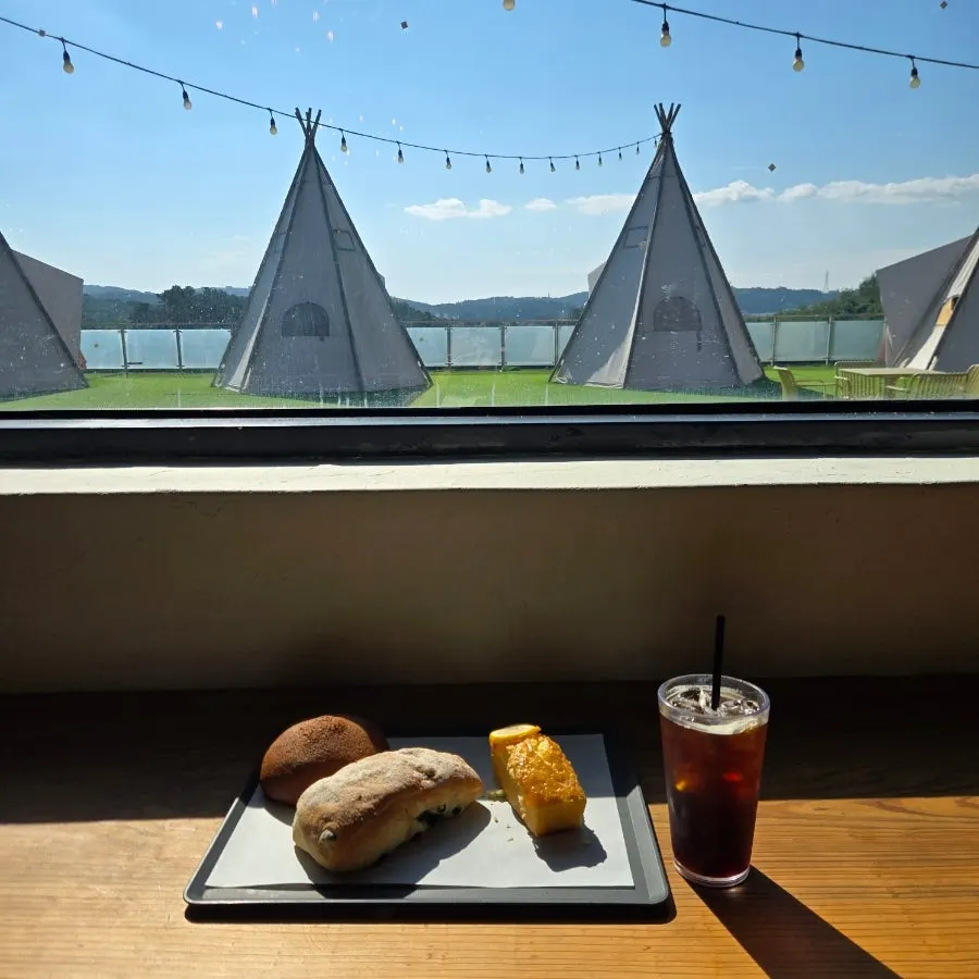 Final shot of the Barirus café interior