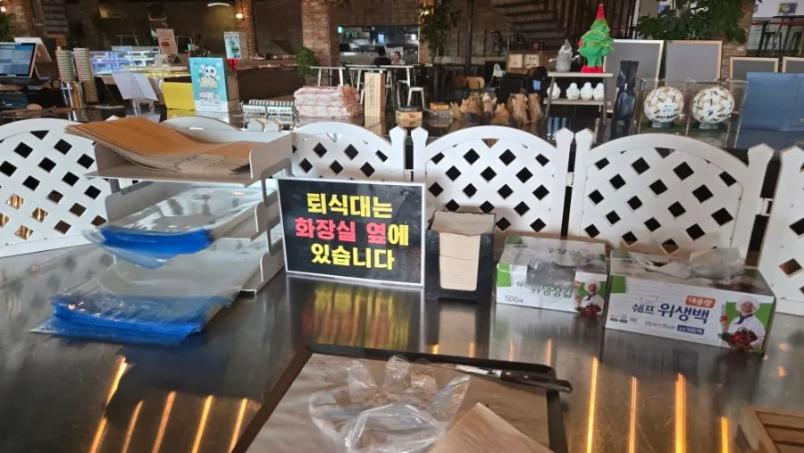 테라스의 글램핑 텐트 좌석