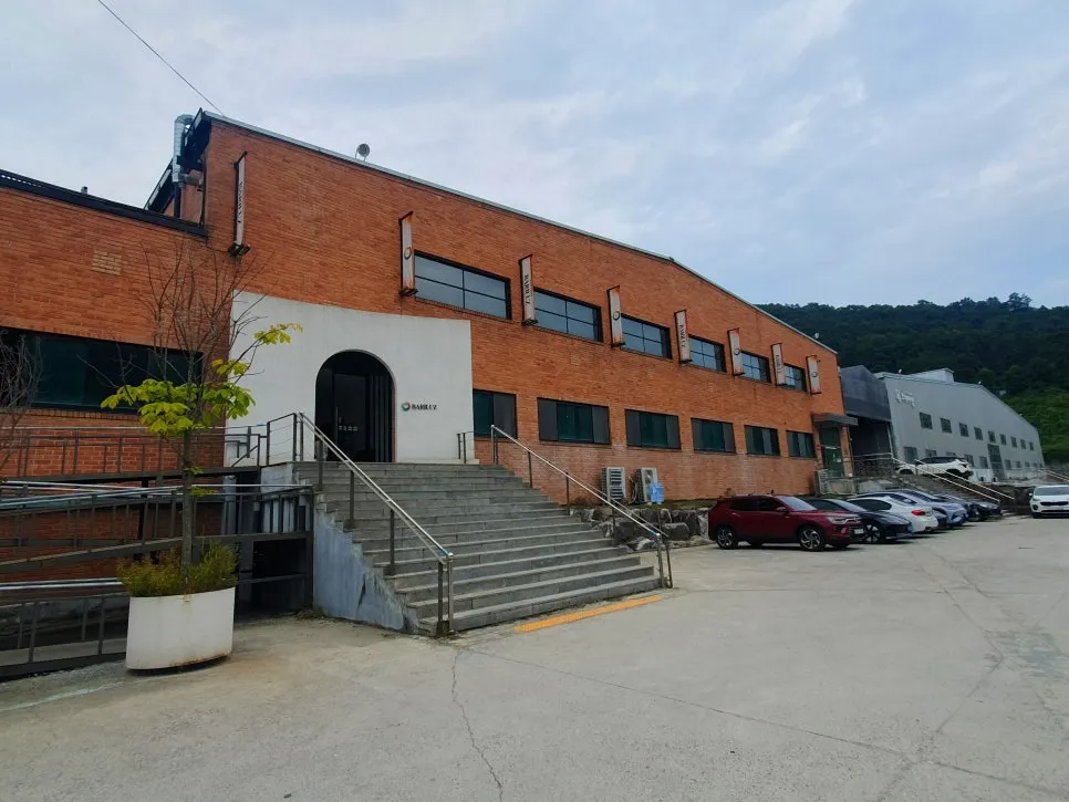 View of Barirus, a large brunch café in Paju-eup