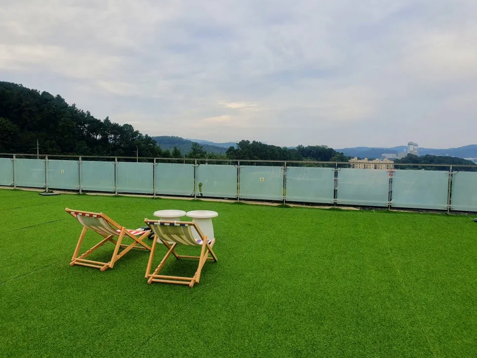 Barirus's outdoor space at sunset