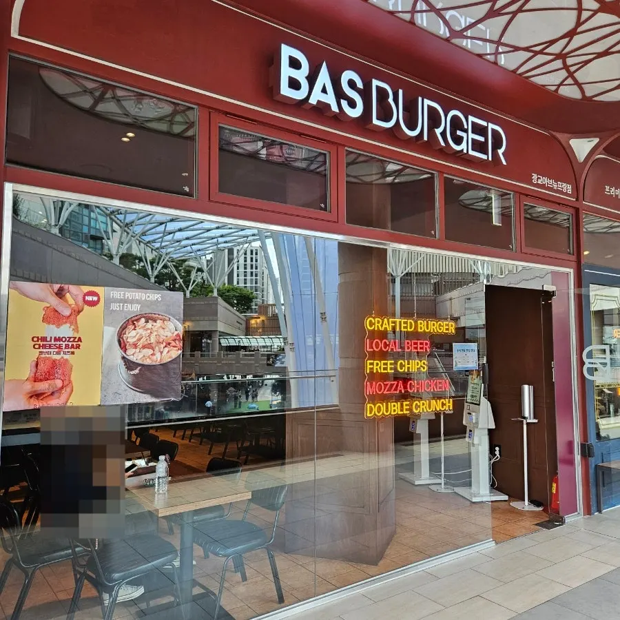 Storefront of Base Burger Gwanggyo Avenue France Branch on the 2nd floor of Avenue France