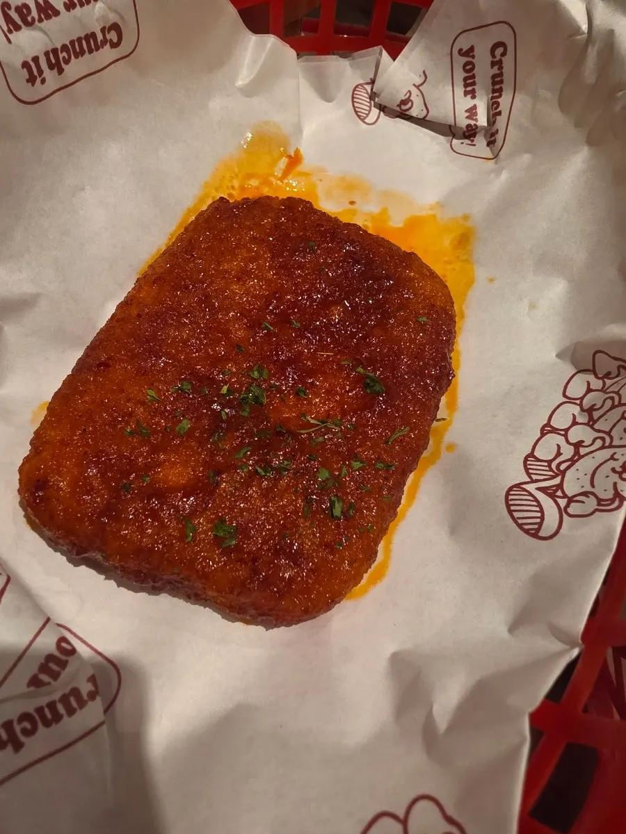 Chilli mozzarella cheese bar topped with chilli sauce