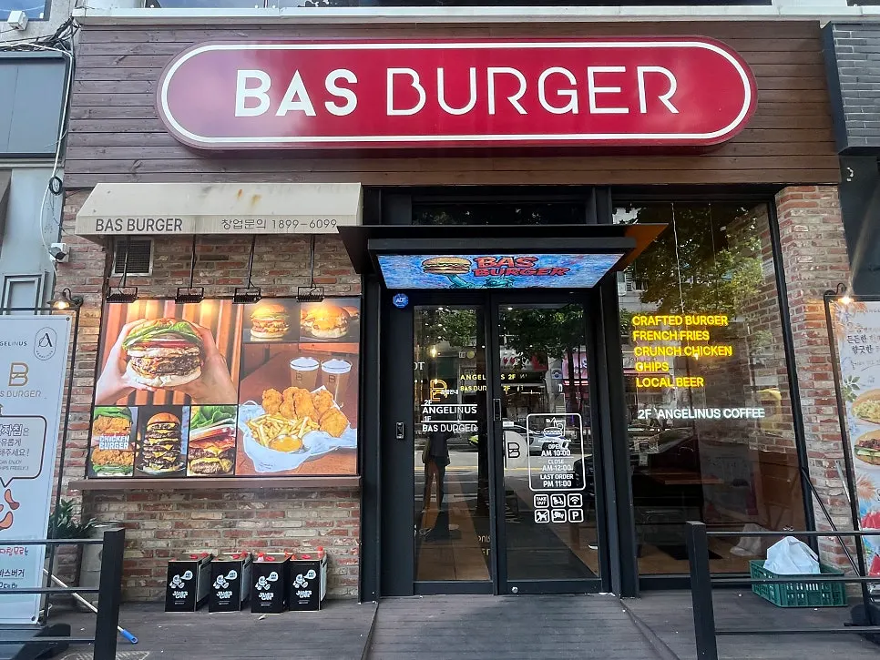 Interior view of Bas Burger Incheon Gyeyang District Office Branch