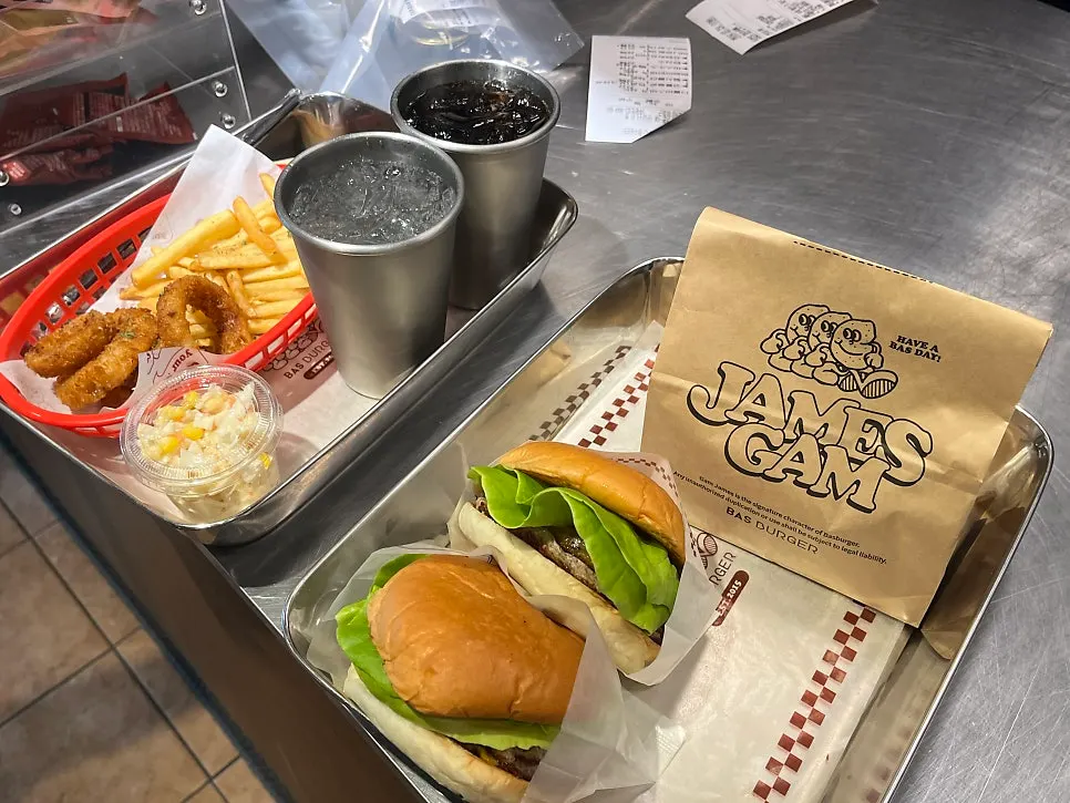 Double Bas Burger set with side changed to coleslaw