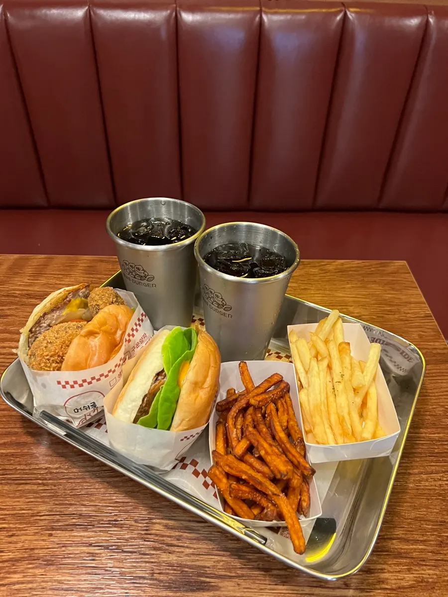 머쉬룸버거와 하와이안버거 세트 한 상