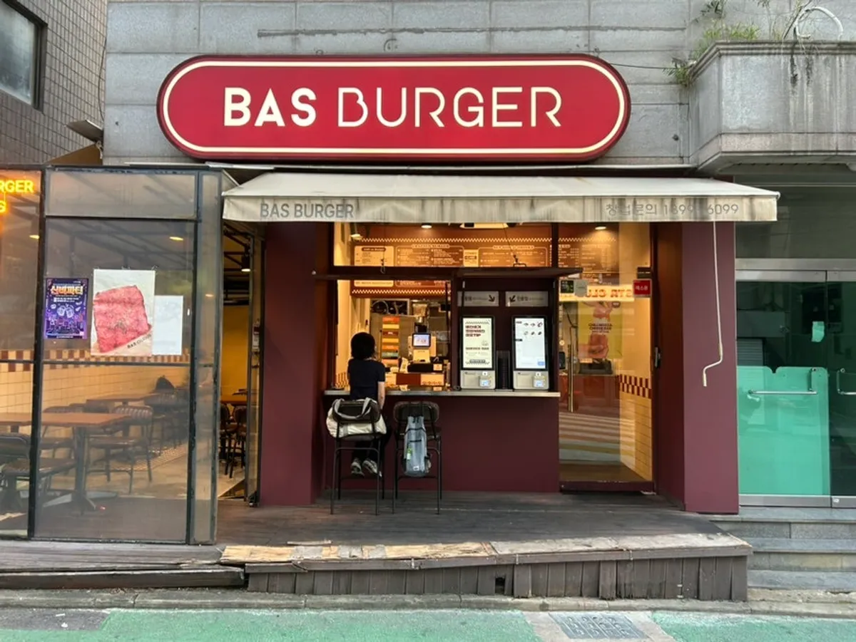Exterior of Bas Burger Jamwon Branch with red signage