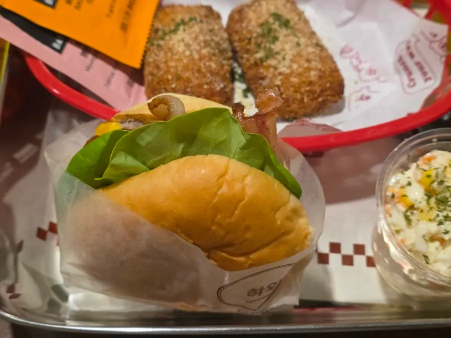 Mozza chicken bites served with dipping sauce