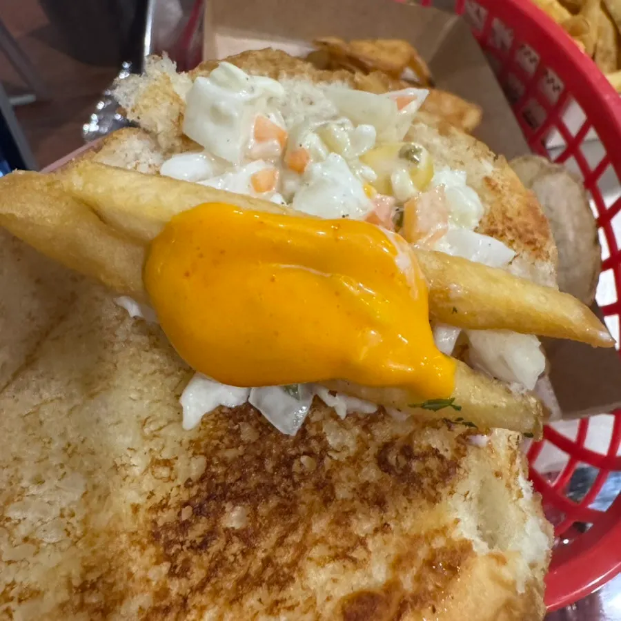 Cheese dipping sauce with crunch chicken