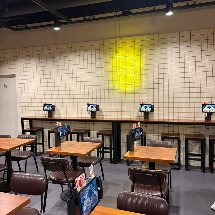 Bas Burger Samseong Station Branch main image