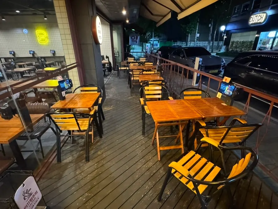바스버거 삼성역점 야외 테라스 테이블