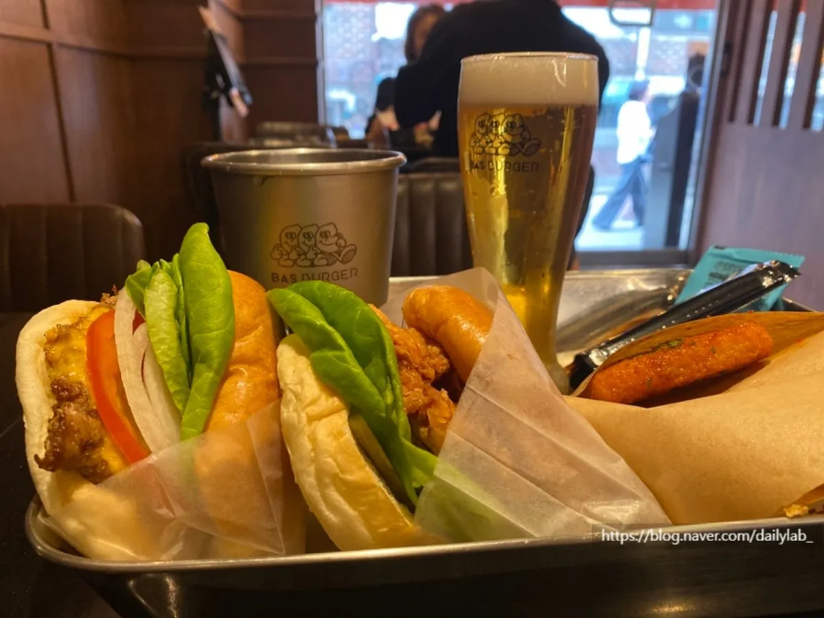 Exterior of Bas Burger Seongsu with an American backstreet feel