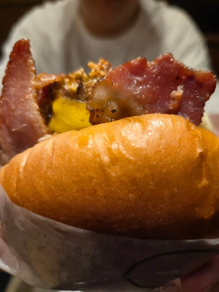 Combo de hamburguesa doble bacon con queso de Bas Burger