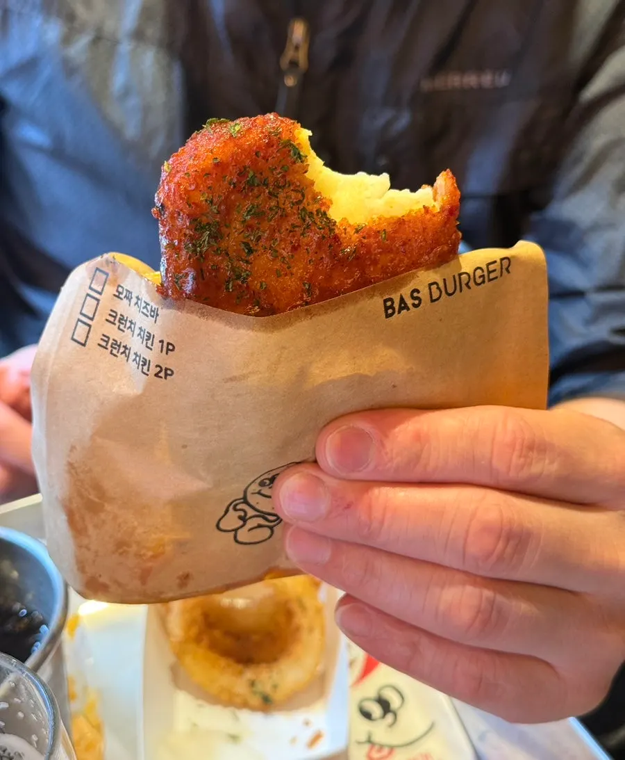 Crunchy onion rings (5pc) with a Bas Lager
