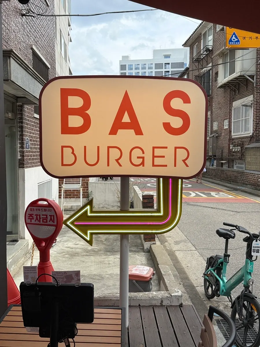 Table at Bas Burger Seongsu after finishing the meal