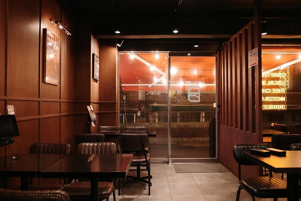 Wood-toned interior of Bas Burger Seongsu