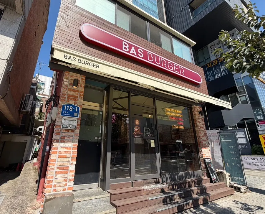 Entrance of BAS Burger Seonyudo