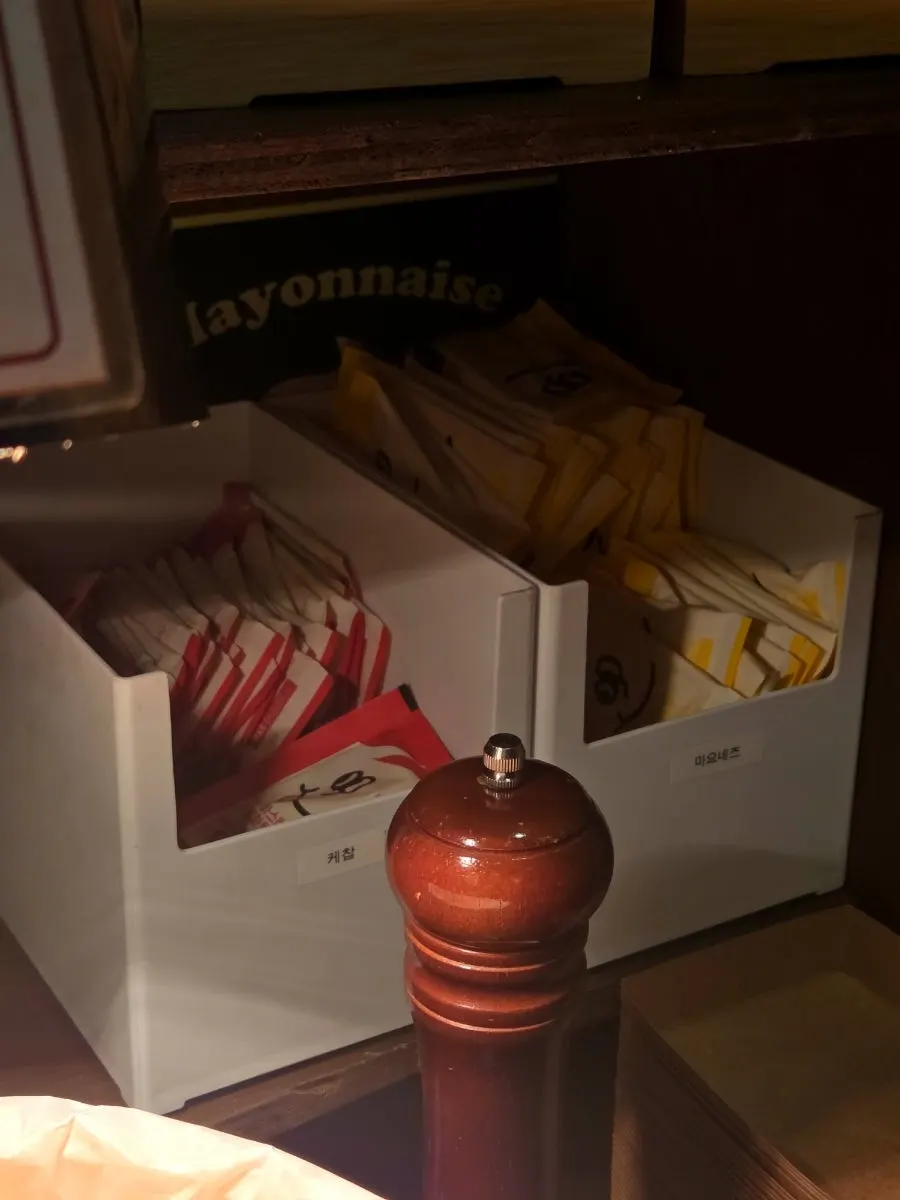 BAS Burger chips served in a cup