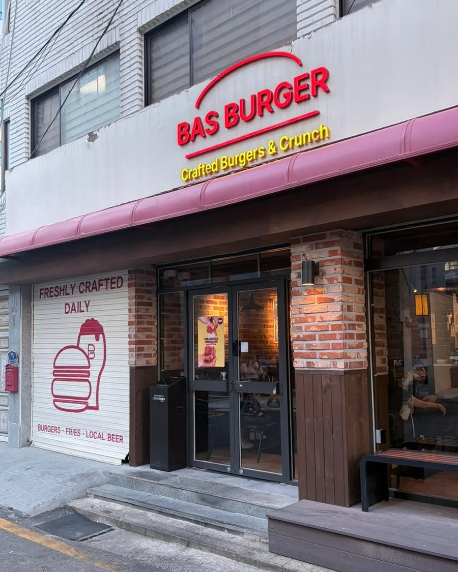 First shot of the visit to Bass Burger Sinyongsan