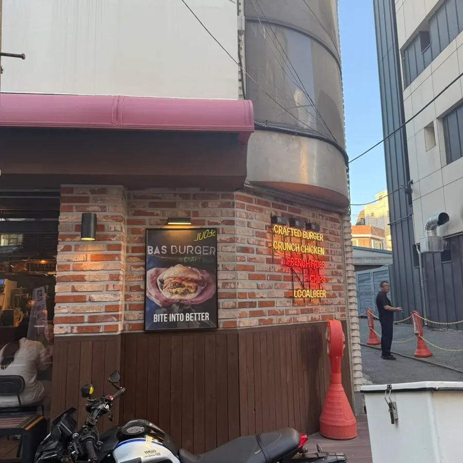 Exterior of Bass Burger Sinyongsan near Sinyongsan Station