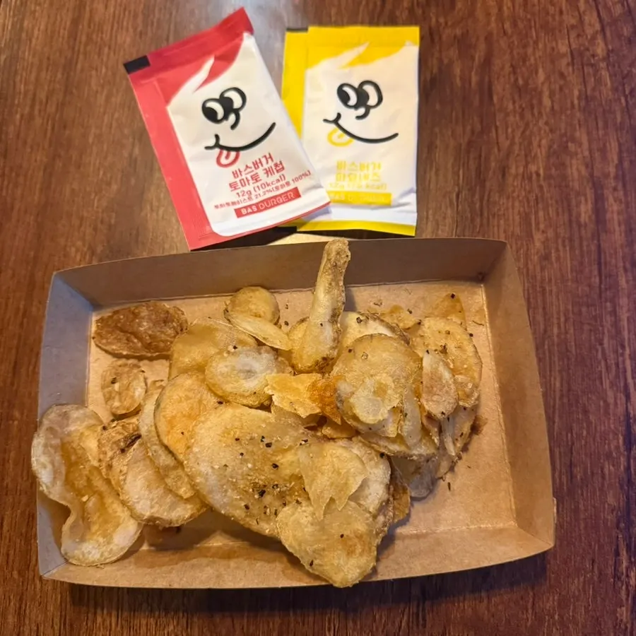 Unlimited-refill fries brought from the self-serve bar