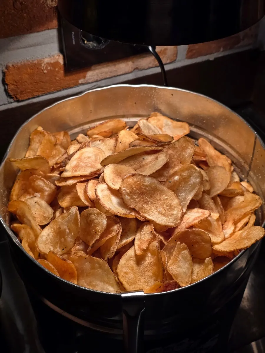 Free unlimited-refill potato chips