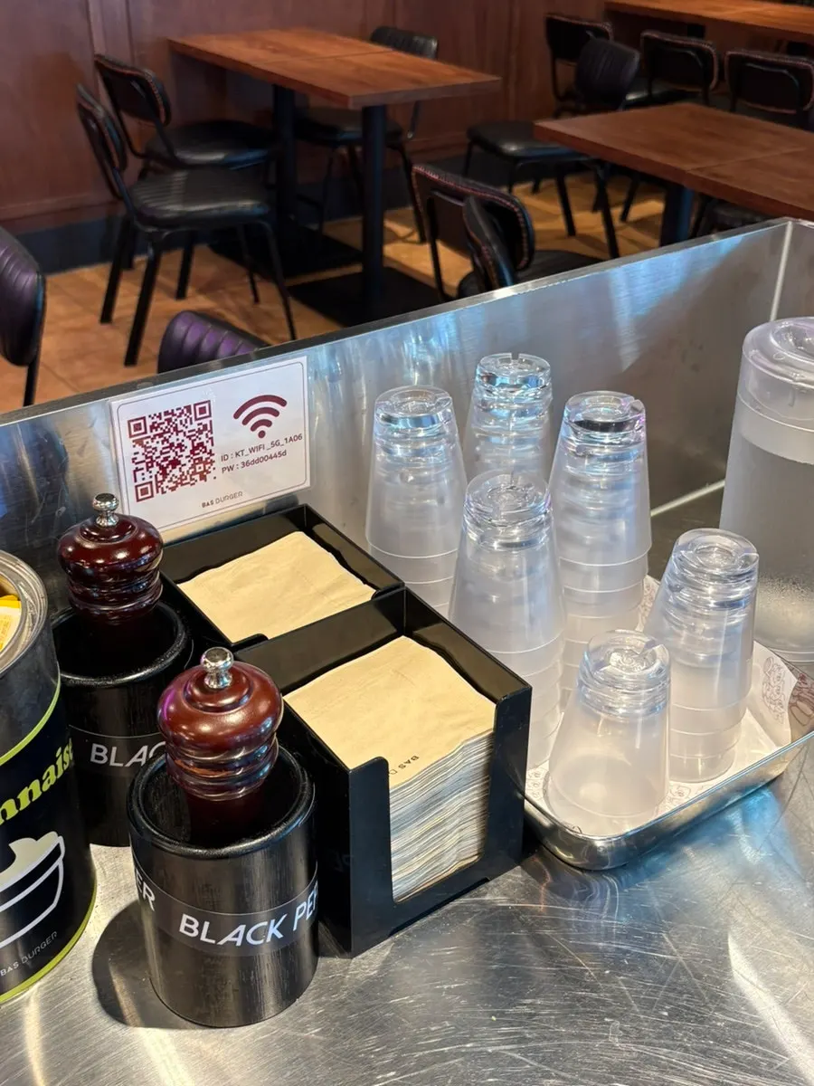 Seasoning station with black pepper, ketchup, mayonnaise and more