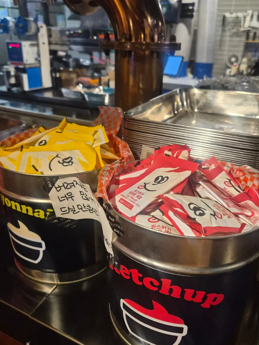 Self-serve bar sauces to pick according to taste