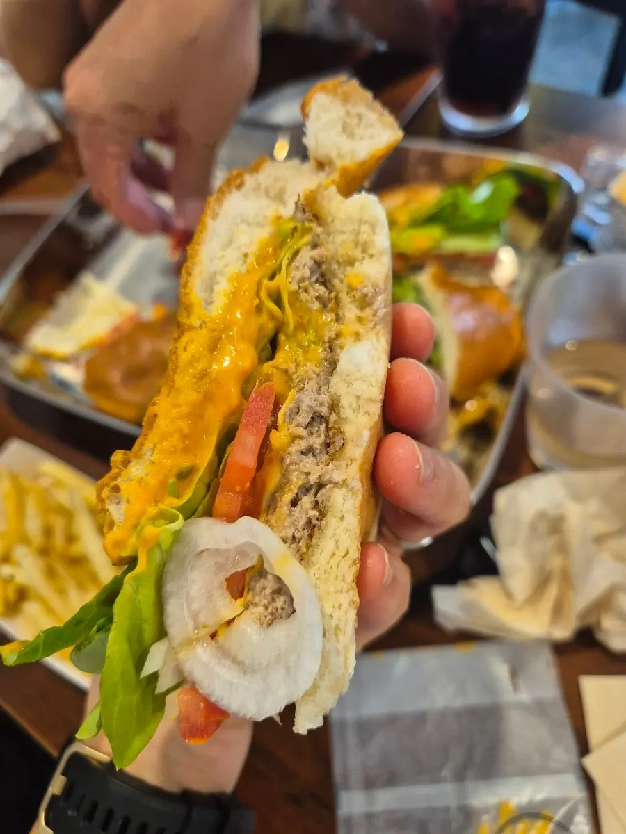 Bas Burger with generous sauce