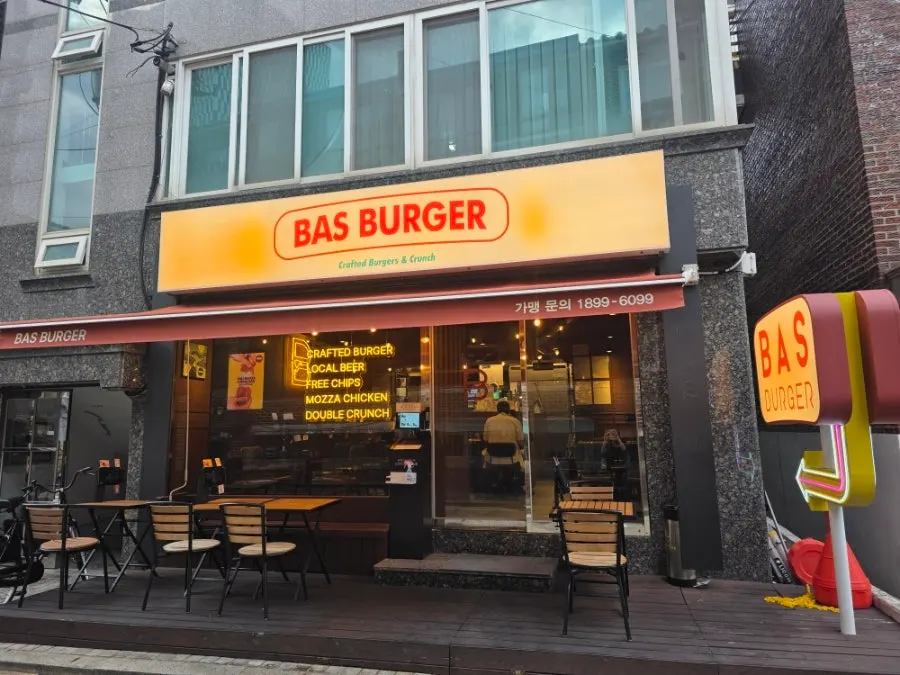 Exterior of Bas Burger Seongsu