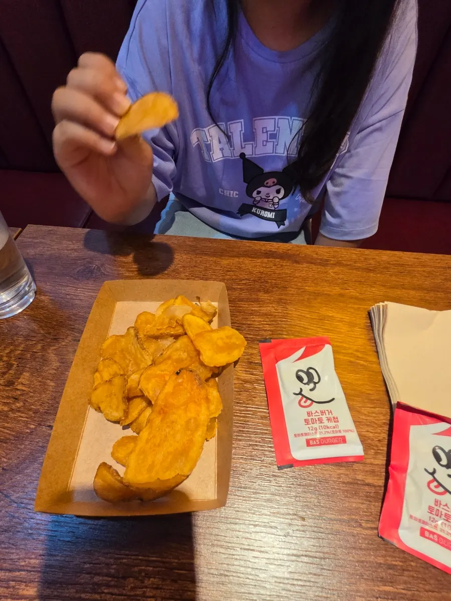 Free potato chips served with dine-in