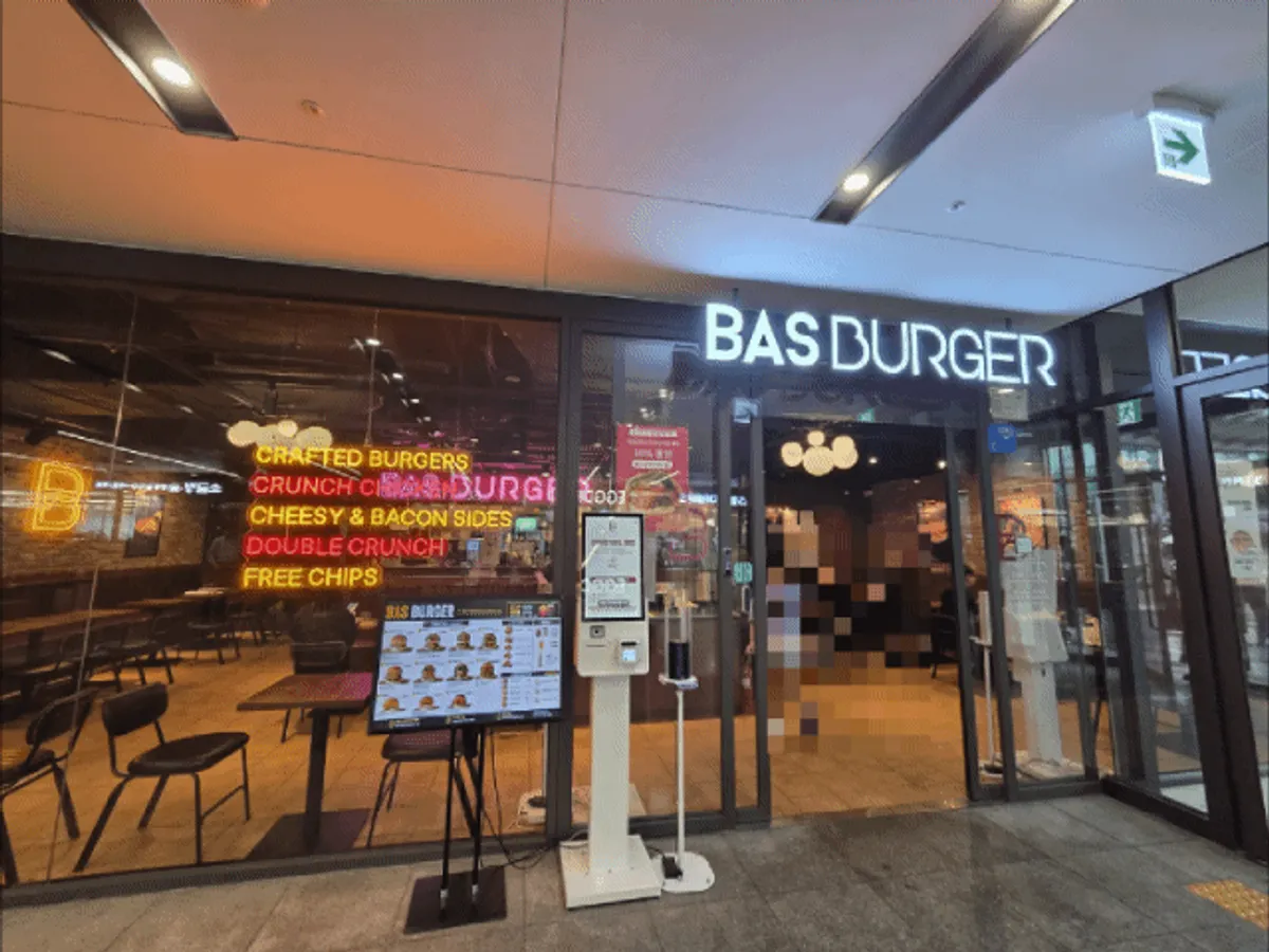 A full spread of handmade burger at Bas Burger Yonsei Cancer Hospital Branch