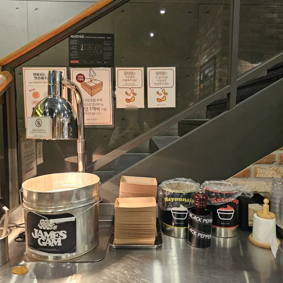 Free self-serve bar area at Bas Burger