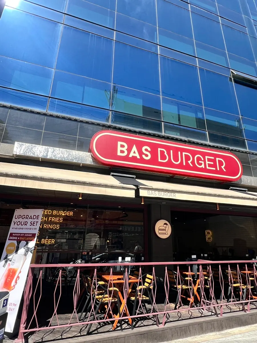 Close-up of a burger at Bas Burger Samseong Station Branch