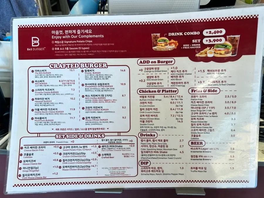 Interior of Bas Burger Samseong Station Branch with many tables