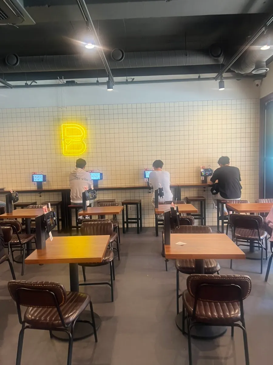 바스버거 삼성역점 입구 주변