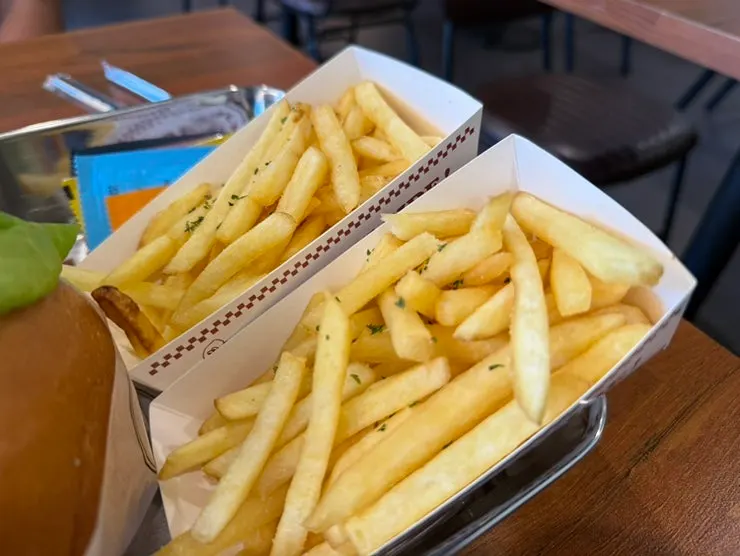 The Bas Burger set and Bas Burger Single set served
