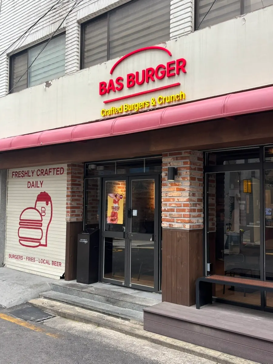 용리단길 바스버거 신용산점 외관