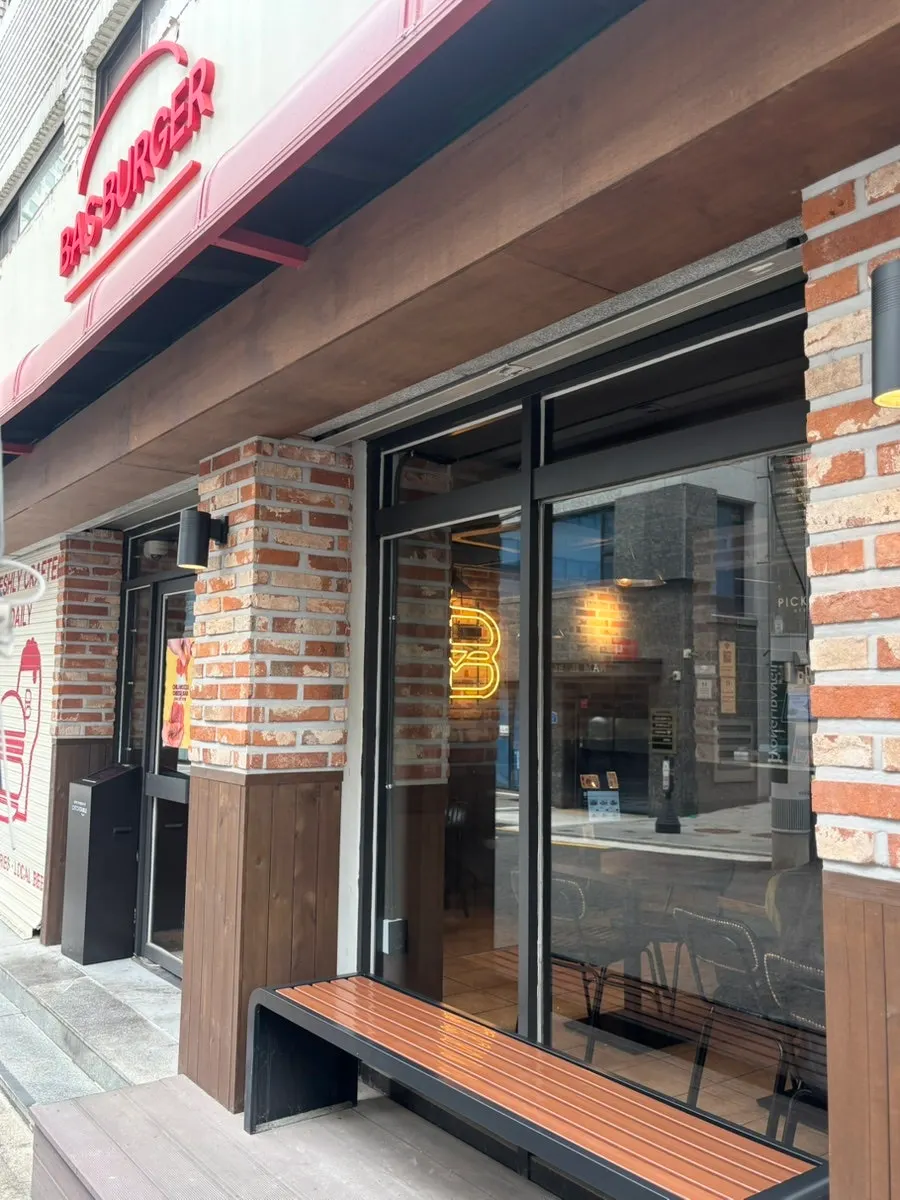 삼각지역 인근 바스버거 신용산점 입구