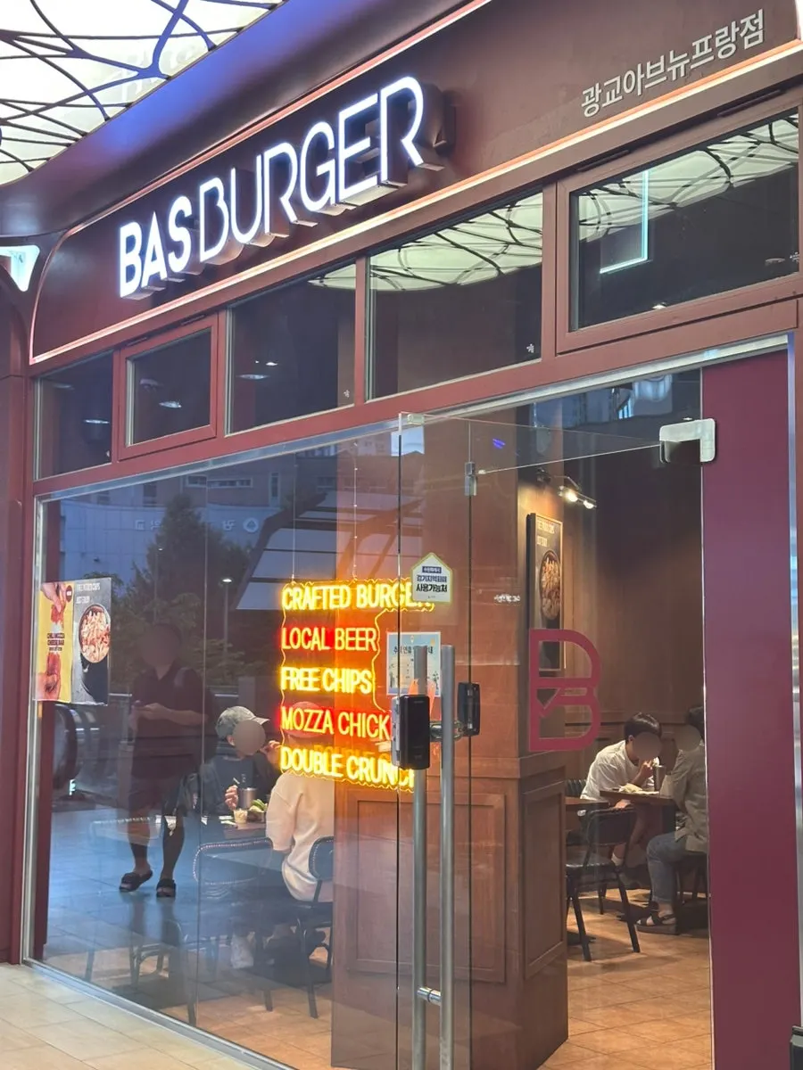 바스버거로 이어지는 아브뉴프랑 복도