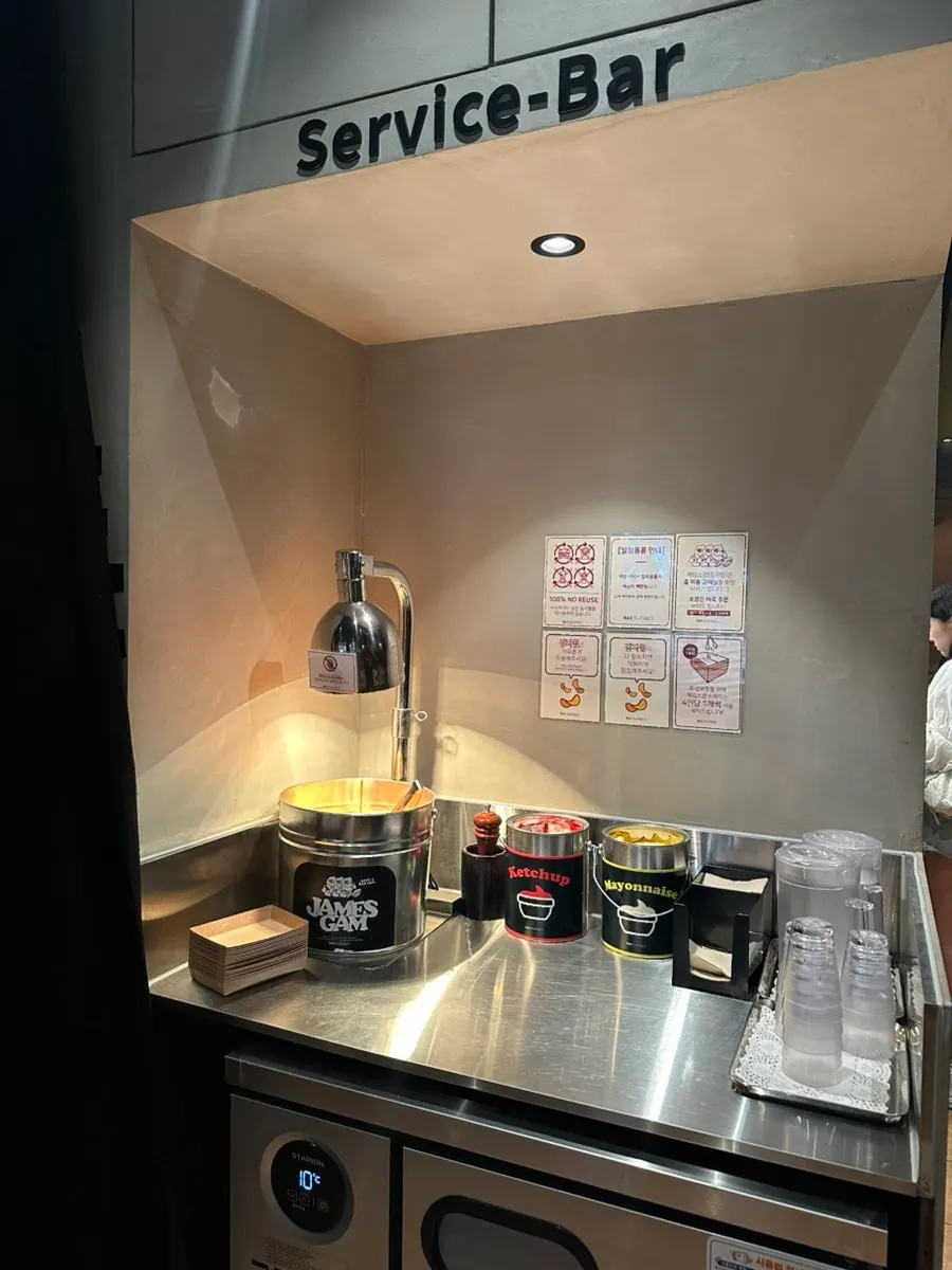 바스버거 광교아브뉴프랑점 실내 좌석