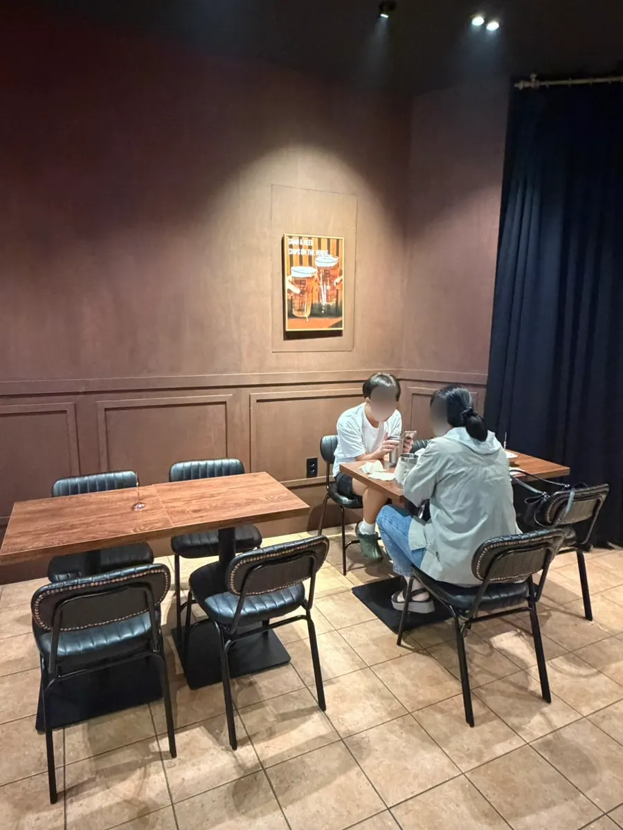 Interior of Base Burger Gwanggyo Avenue France Branch