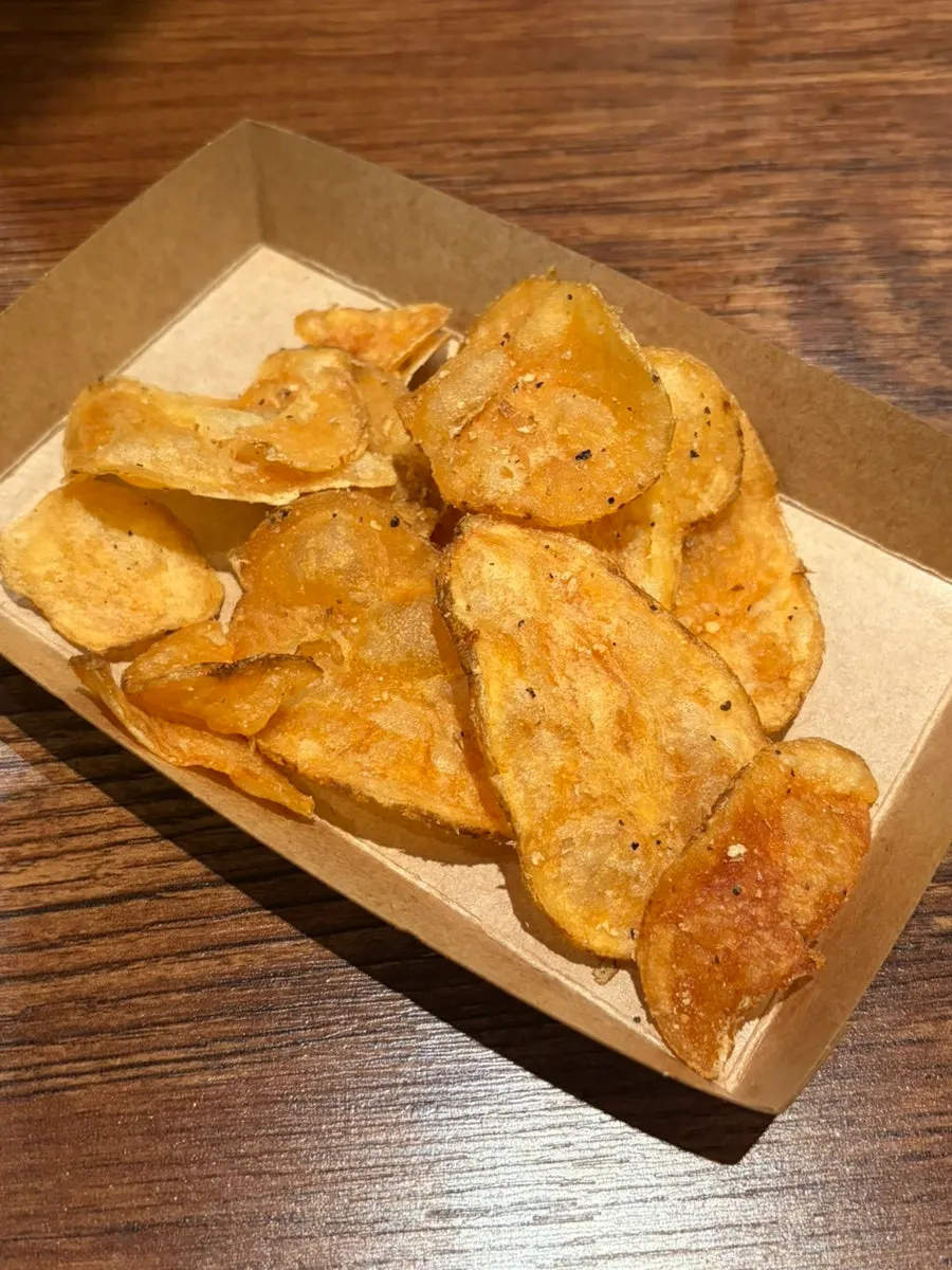 Potato chips brought over on a plate