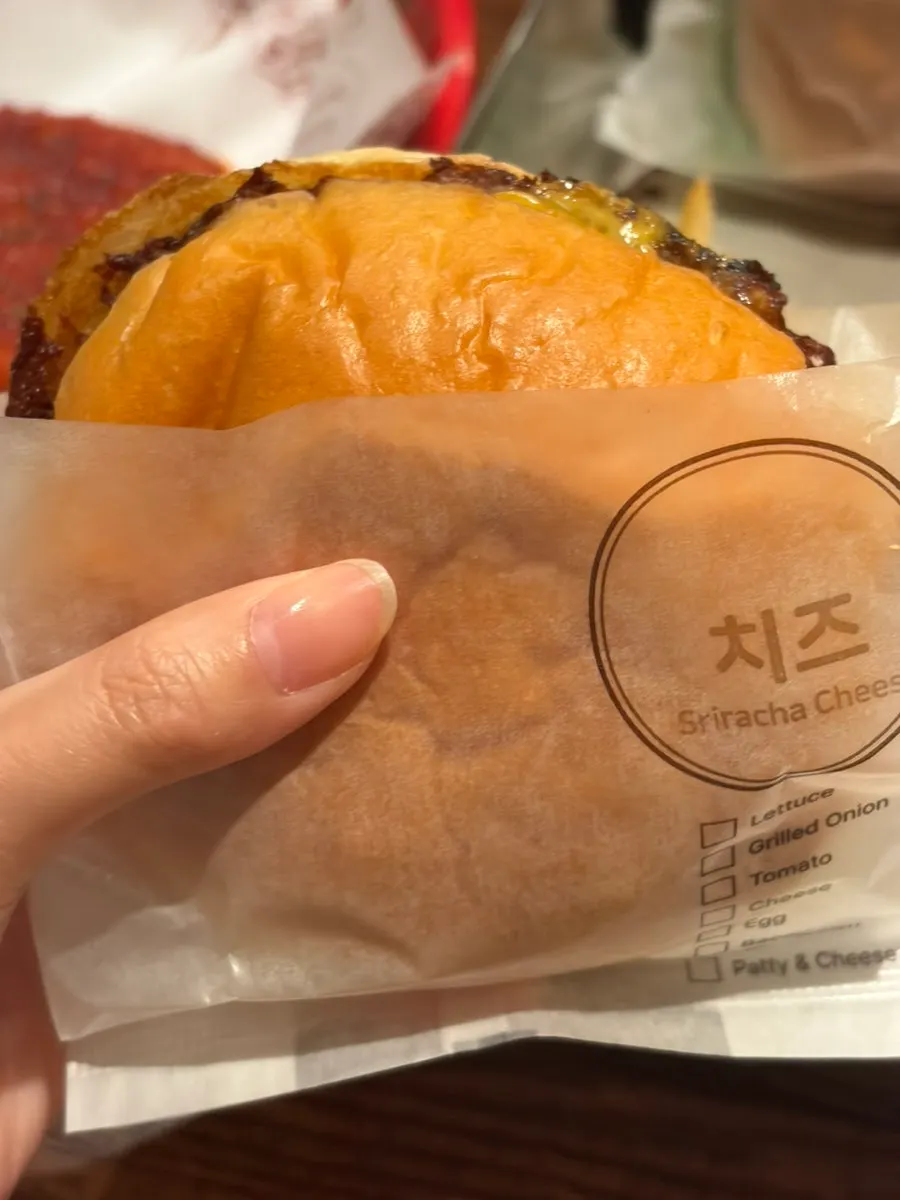 Sriracha cheese burger set