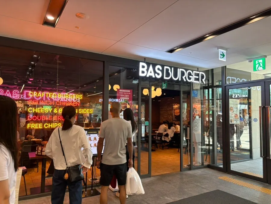 Exterior of Bas Burger Yonsei Cancer Hospital Branch at the Severance basement arcade entrance