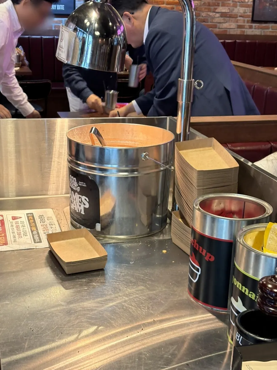 Free chip self-bar for dine-in customers