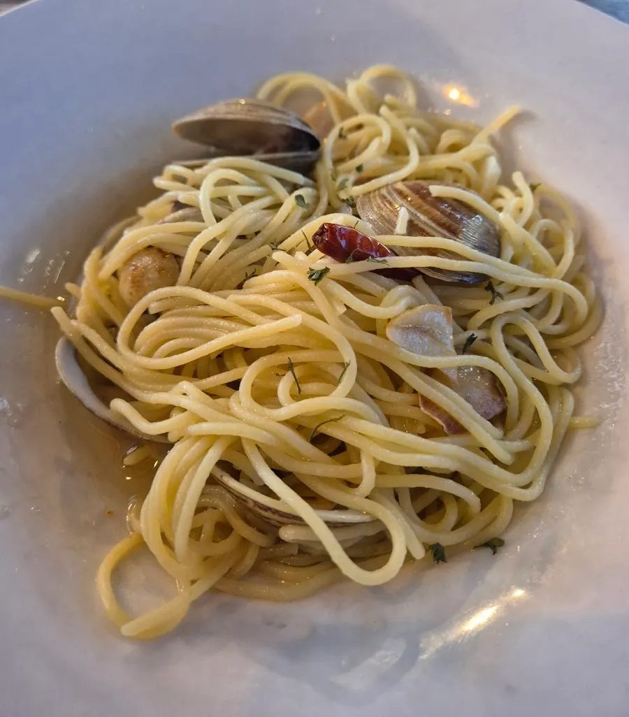 Caldo de almejas y pasta de la vongole pasta