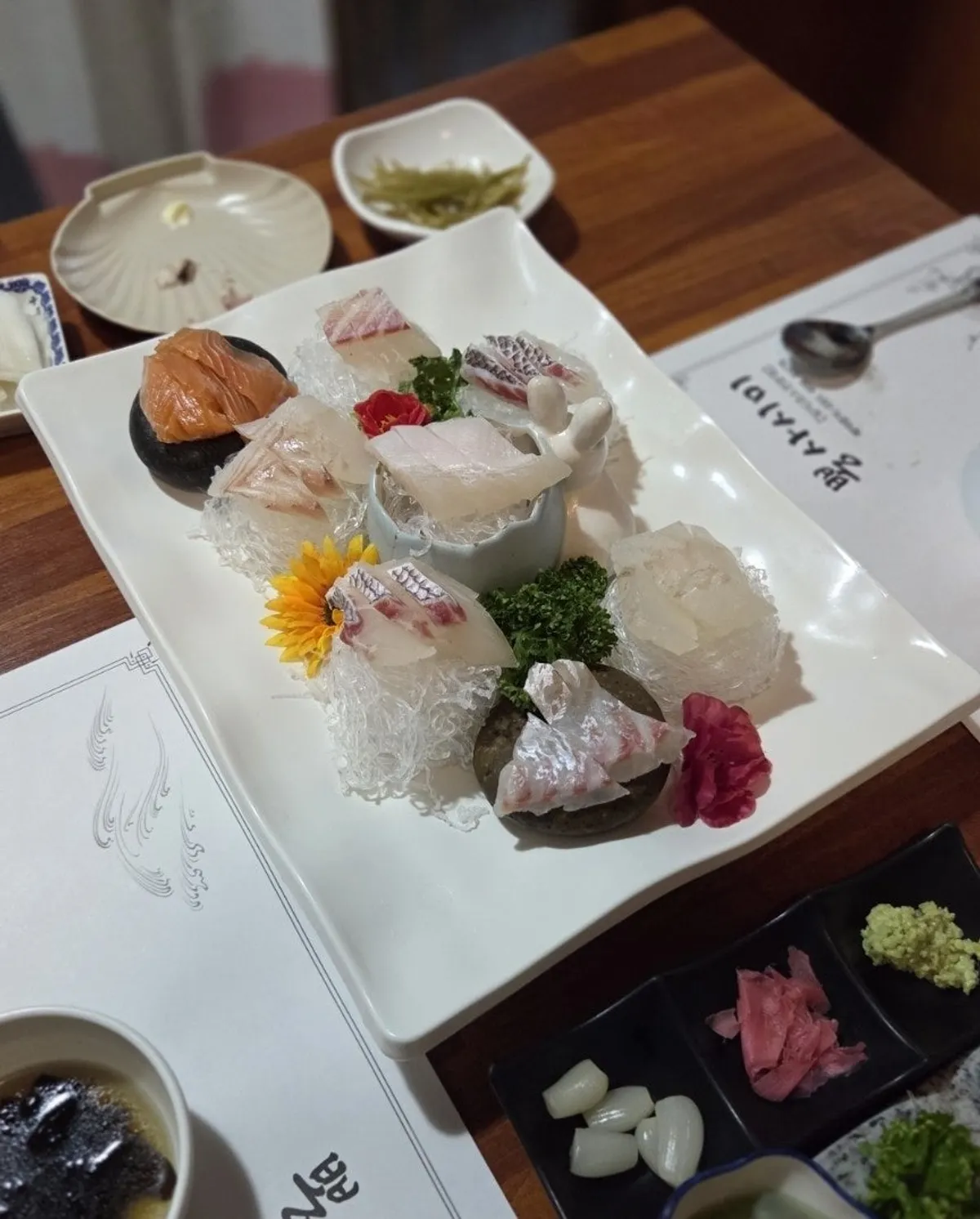 Plate of aged sashimi and seafood at Ppong Sashimi